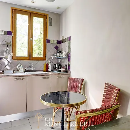 公寓 Refined & Cozy In