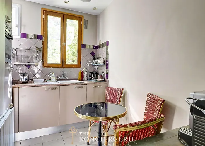 דירה Refined & Cozy In